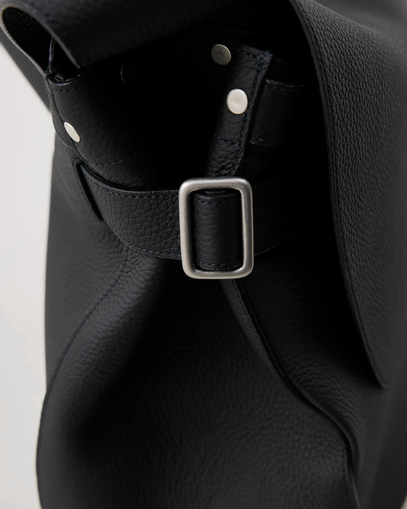 NICENESS L.HEFNER BLACK