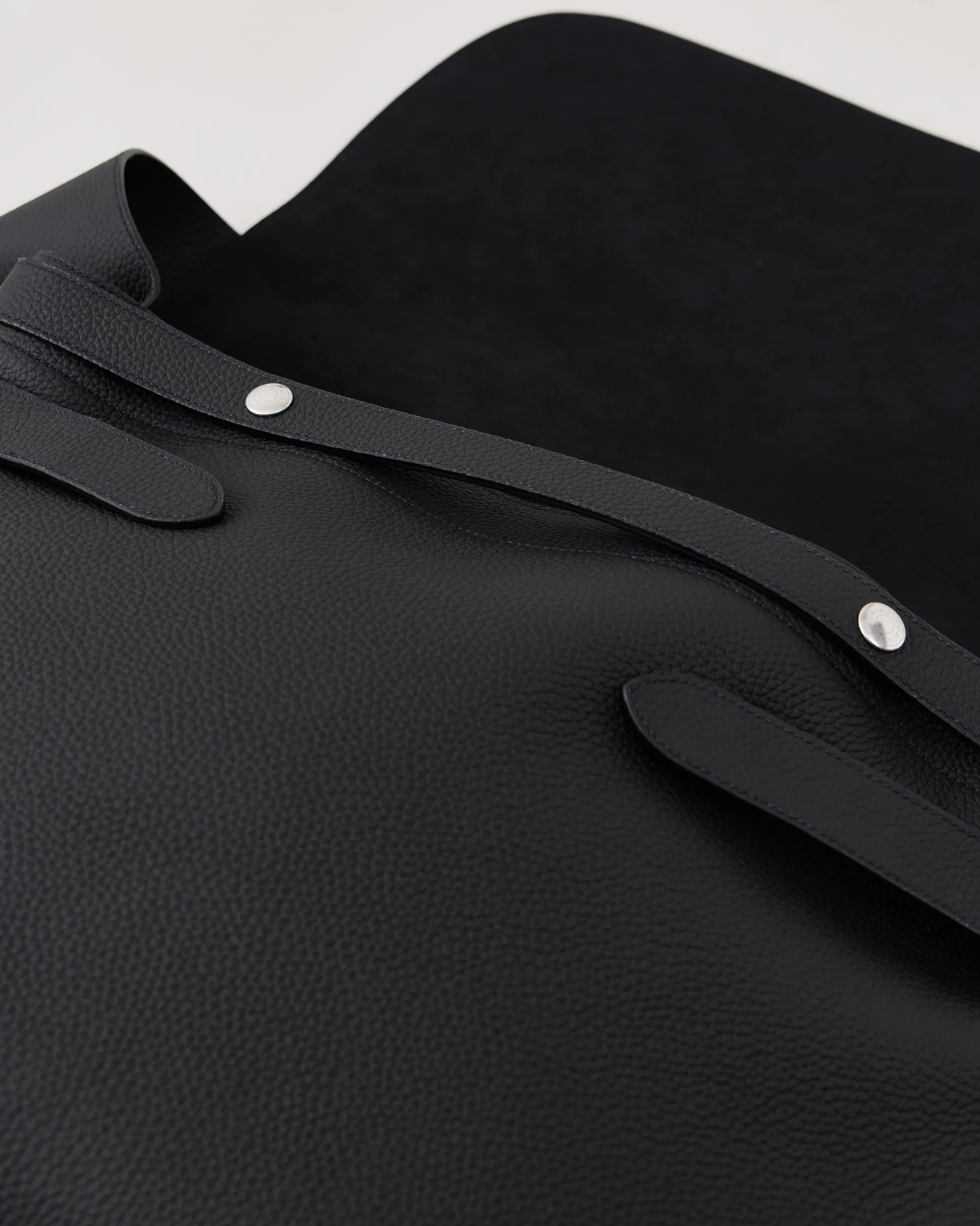 NICENESS L.HEFNER BLACK