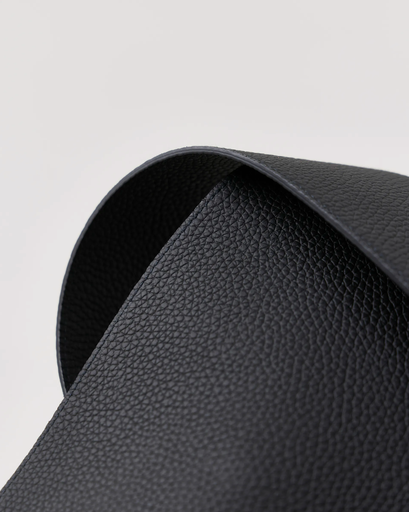 NICENESS L.HEFNER BLACK