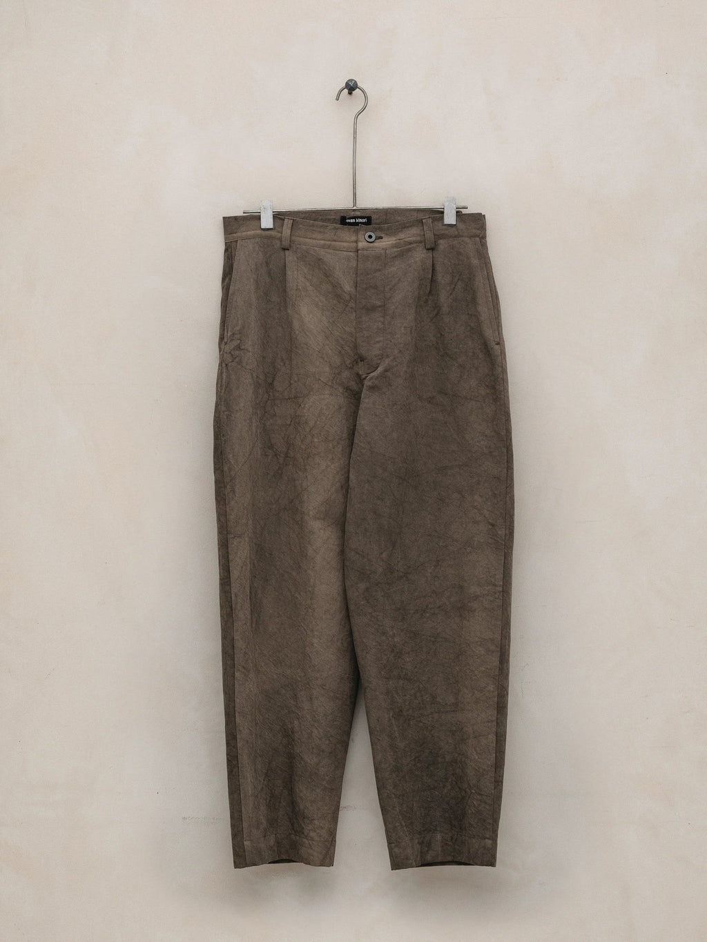 EVAN KINORI SINGLE PLEAT PANTS NATURAL DYE TWILL BROWN