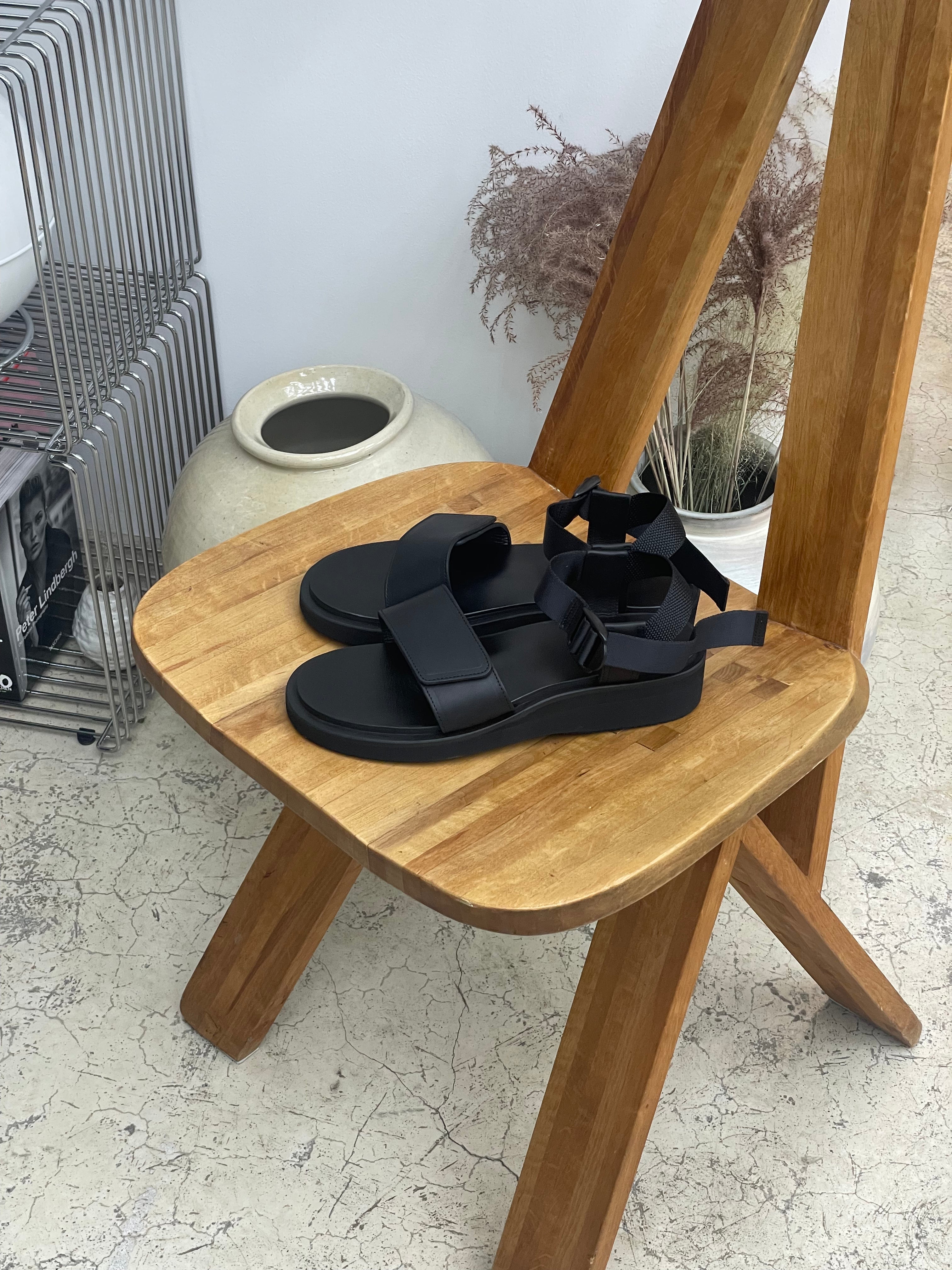 FOOTWORKS SANDALS WITH VELCRO STRAPS(WIDE BELT) IN SMOOTH LEATHER BLACK
