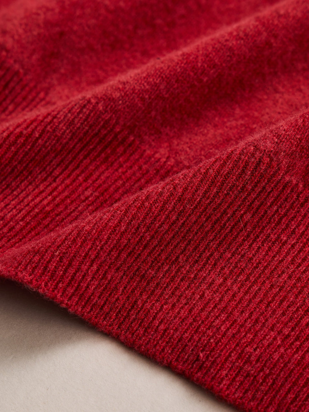 NICENESS GIBBONS SCARLET
