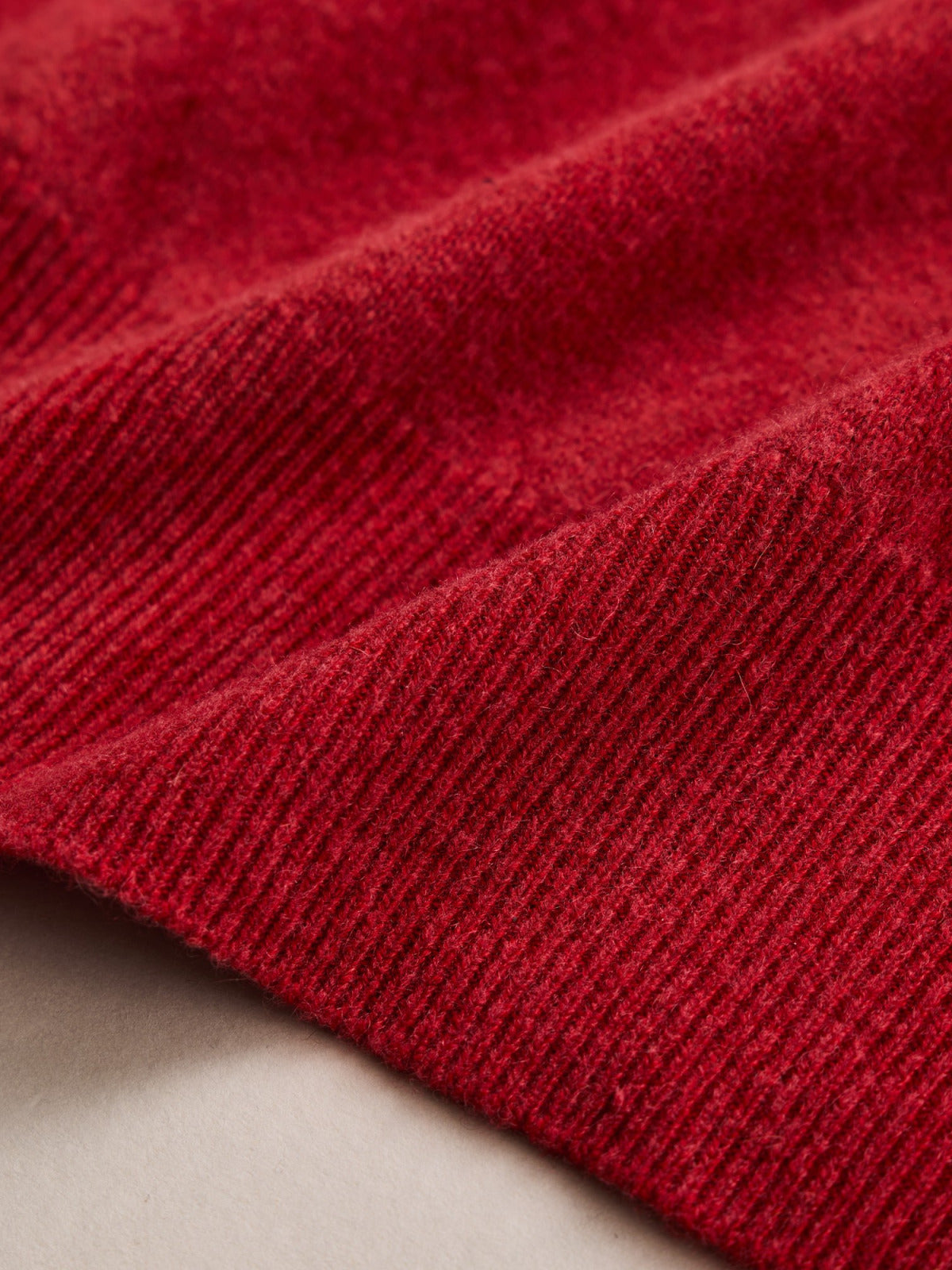 NICENESS GIBBONS SCARLET