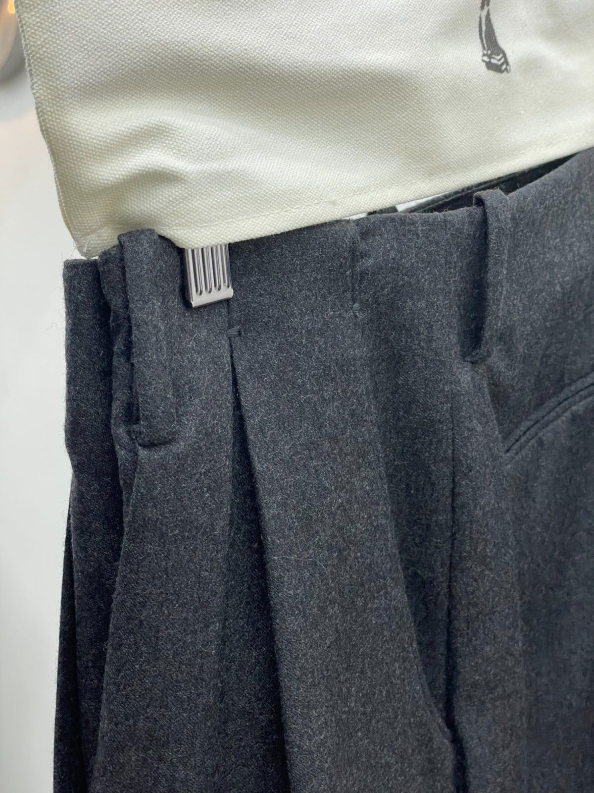DECHAMPS DOUBLE PLEATED PANTS GRY FLANNEL WITH BELTLOOP