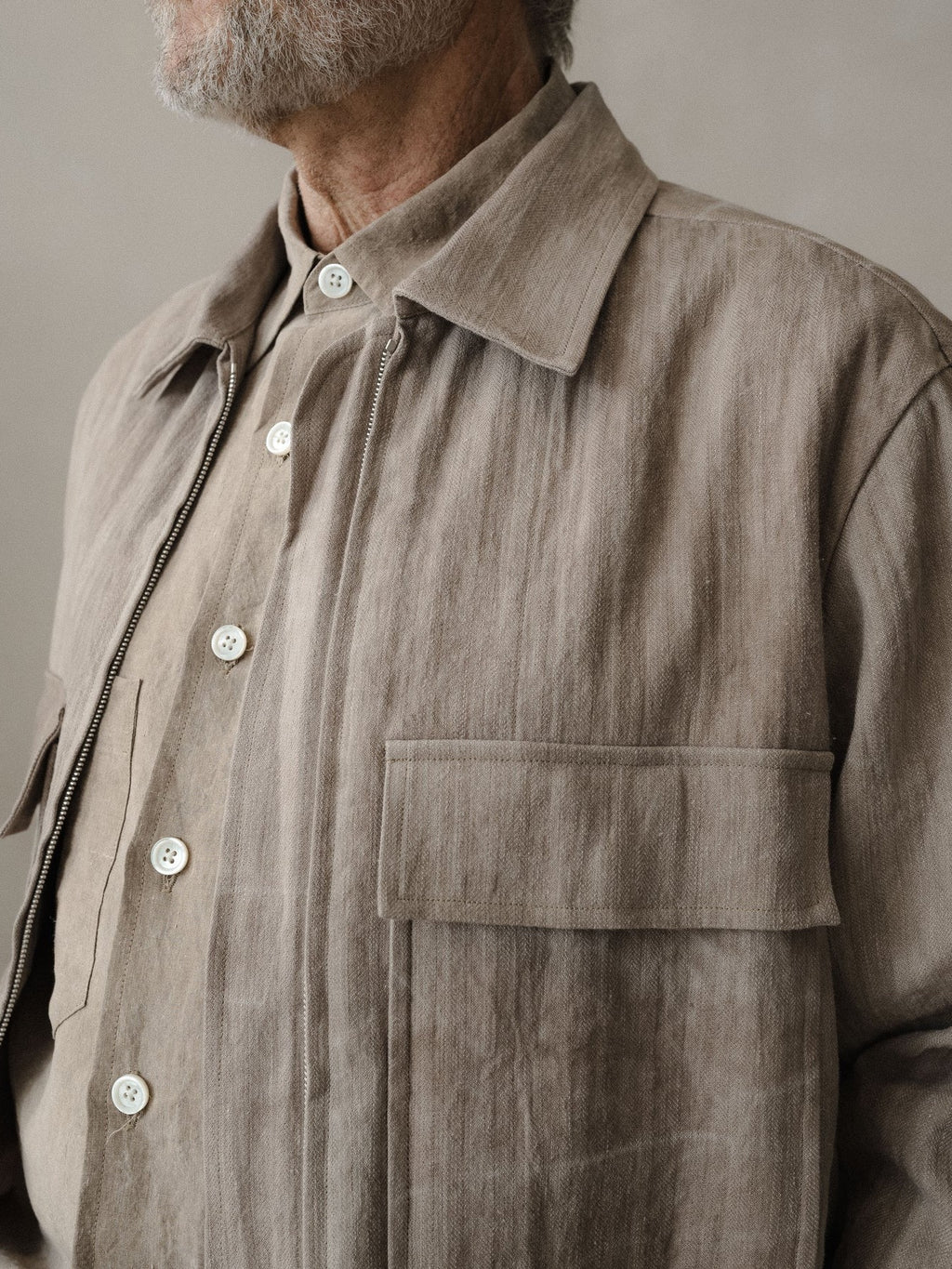EVAN KINORI ZIP JACKET LINEN/COTTON HERRINGBONE DARK BEIGE